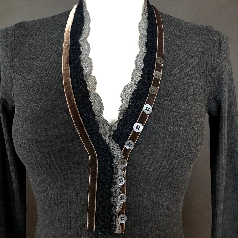 Marc Aurel V-Neck Long Sleeve Top